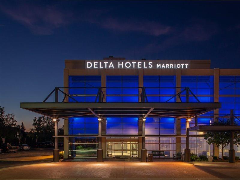 Delta Hotels By Marriott Milwaukee Northwest Menomonee Falls Екстериор снимка