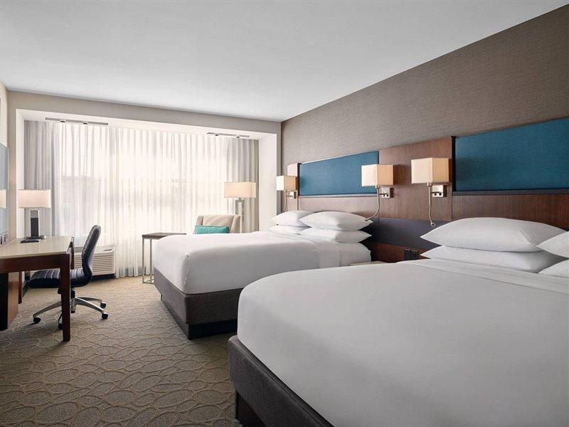 Delta Hotels By Marriott Milwaukee Northwest Menomonee Falls Екстериор снимка