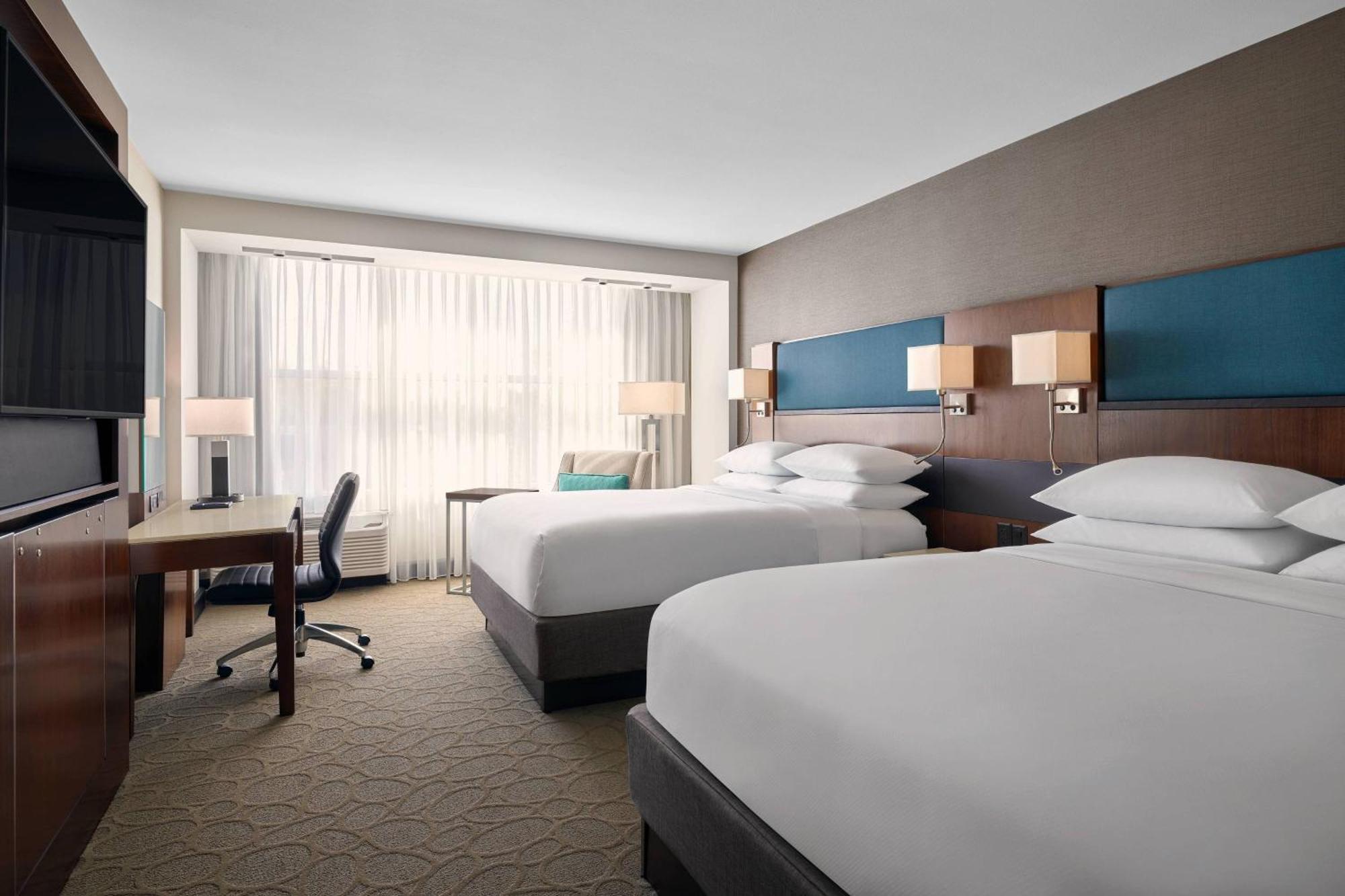 Delta Hotels By Marriott Milwaukee Northwest Menomonee Falls Екстериор снимка