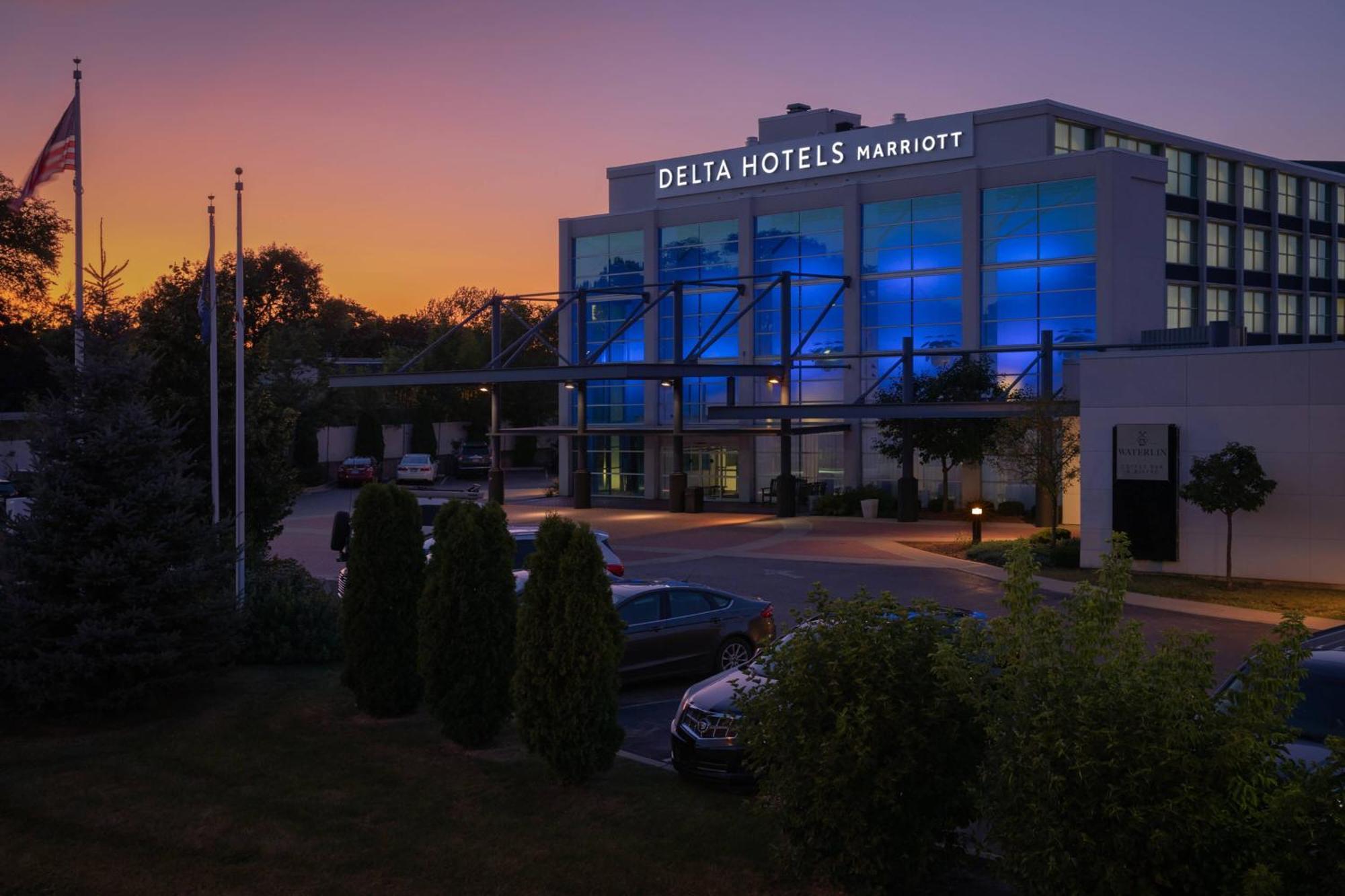 Delta Hotels By Marriott Milwaukee Northwest Menomonee Falls Екстериор снимка