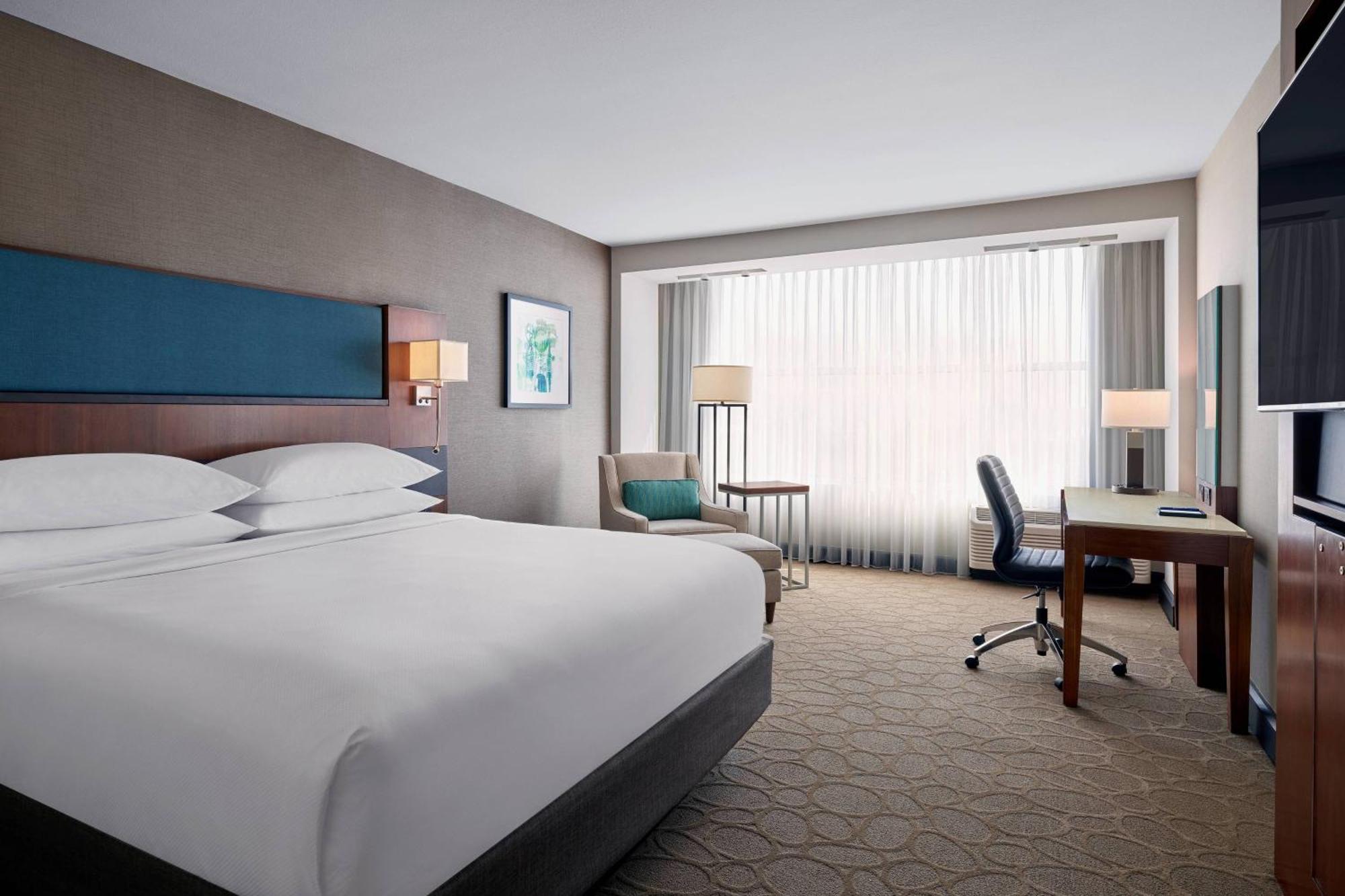 Delta Hotels By Marriott Milwaukee Northwest Menomonee Falls Екстериор снимка